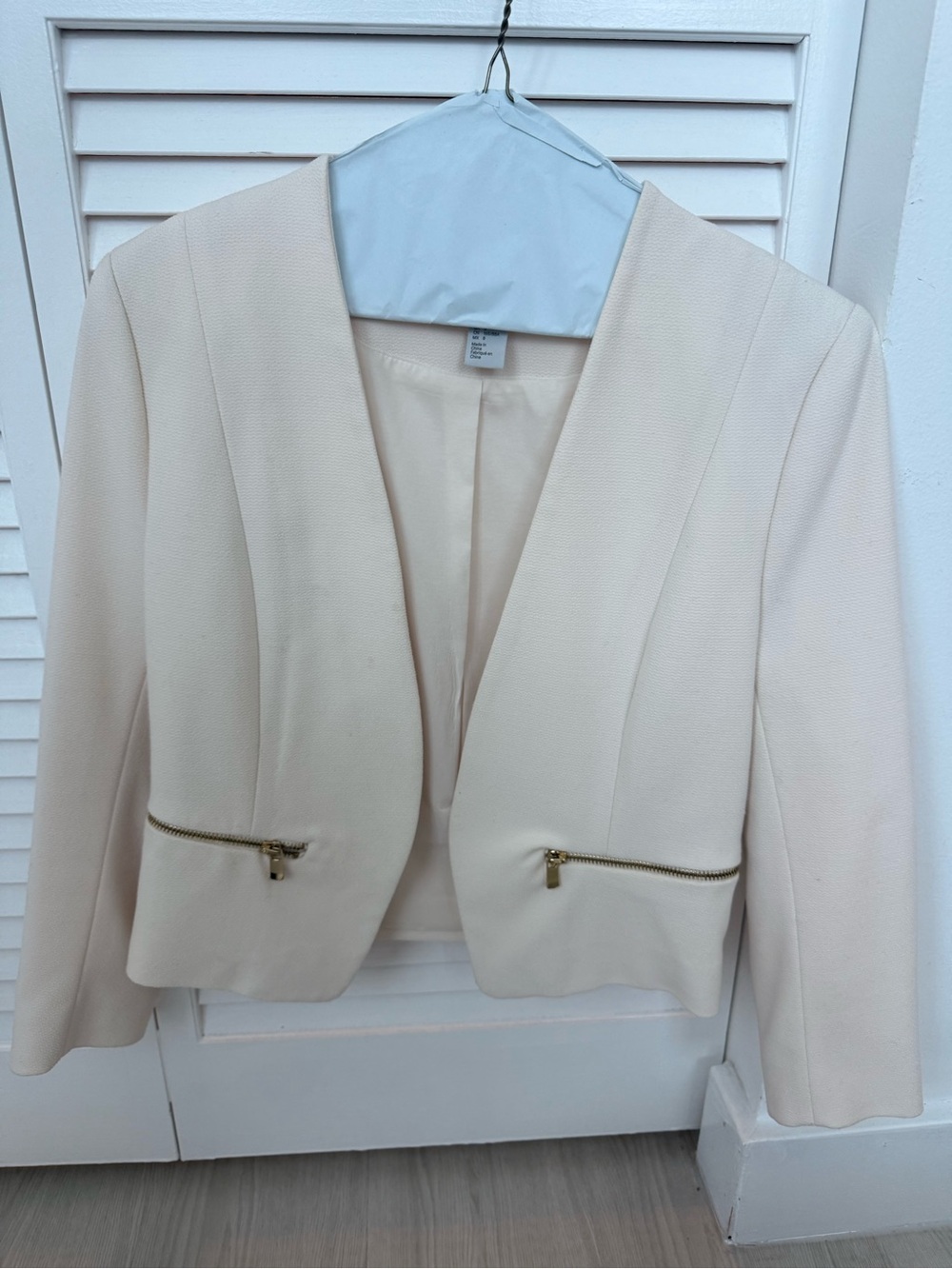 H&M Cream Open-Front Blazer with Gold Zipper Accents